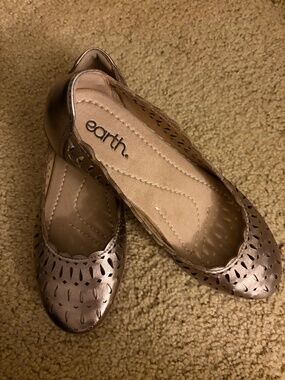 Brand-new gold flats genuine leather